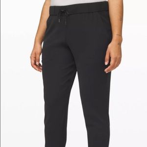 lululemon black on the fly joggers